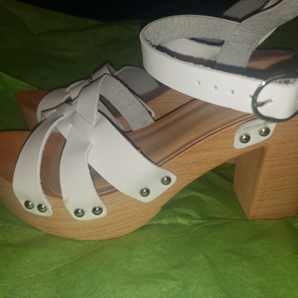 Sandles - Picture 5 of 5